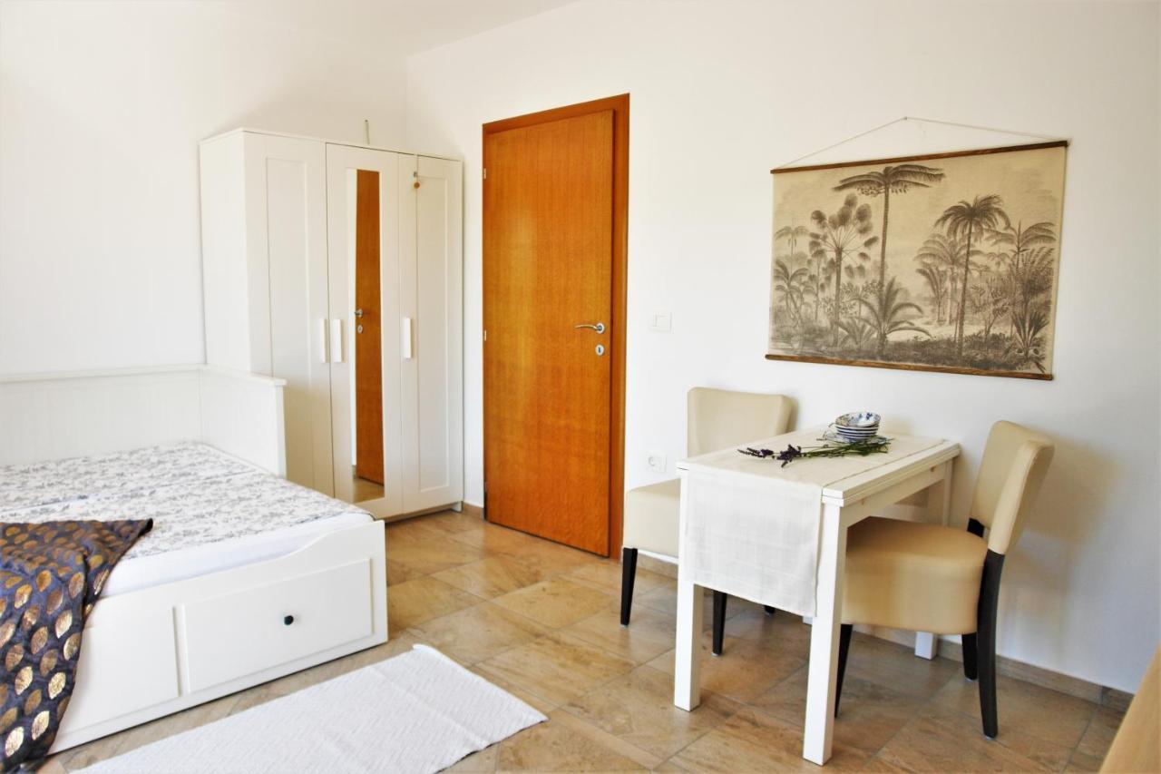 Iva Apartmani Vodice Exterior photo